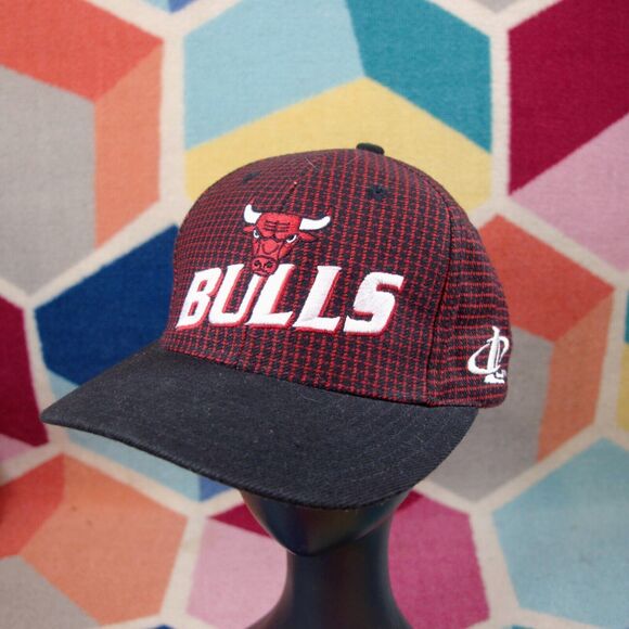 Logo ATHLETIC NBA Official Licensed Chicago Bulls  Strap Back Cap Red Black - Picture 2 of 7